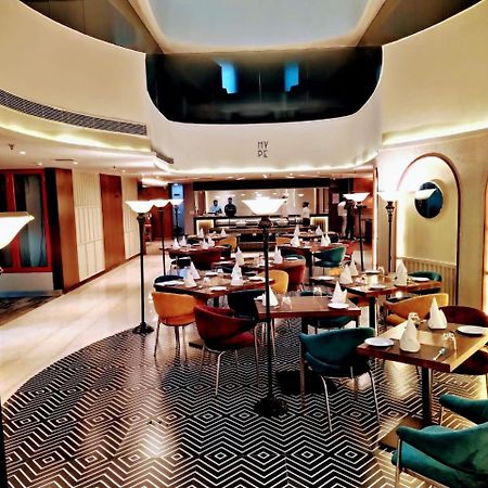 Hyphen Business Hotel Noida Exterior foto
