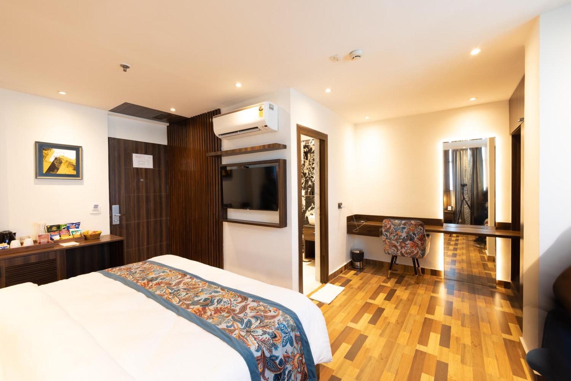 Hyphen Business Hotel Noida Exterior foto