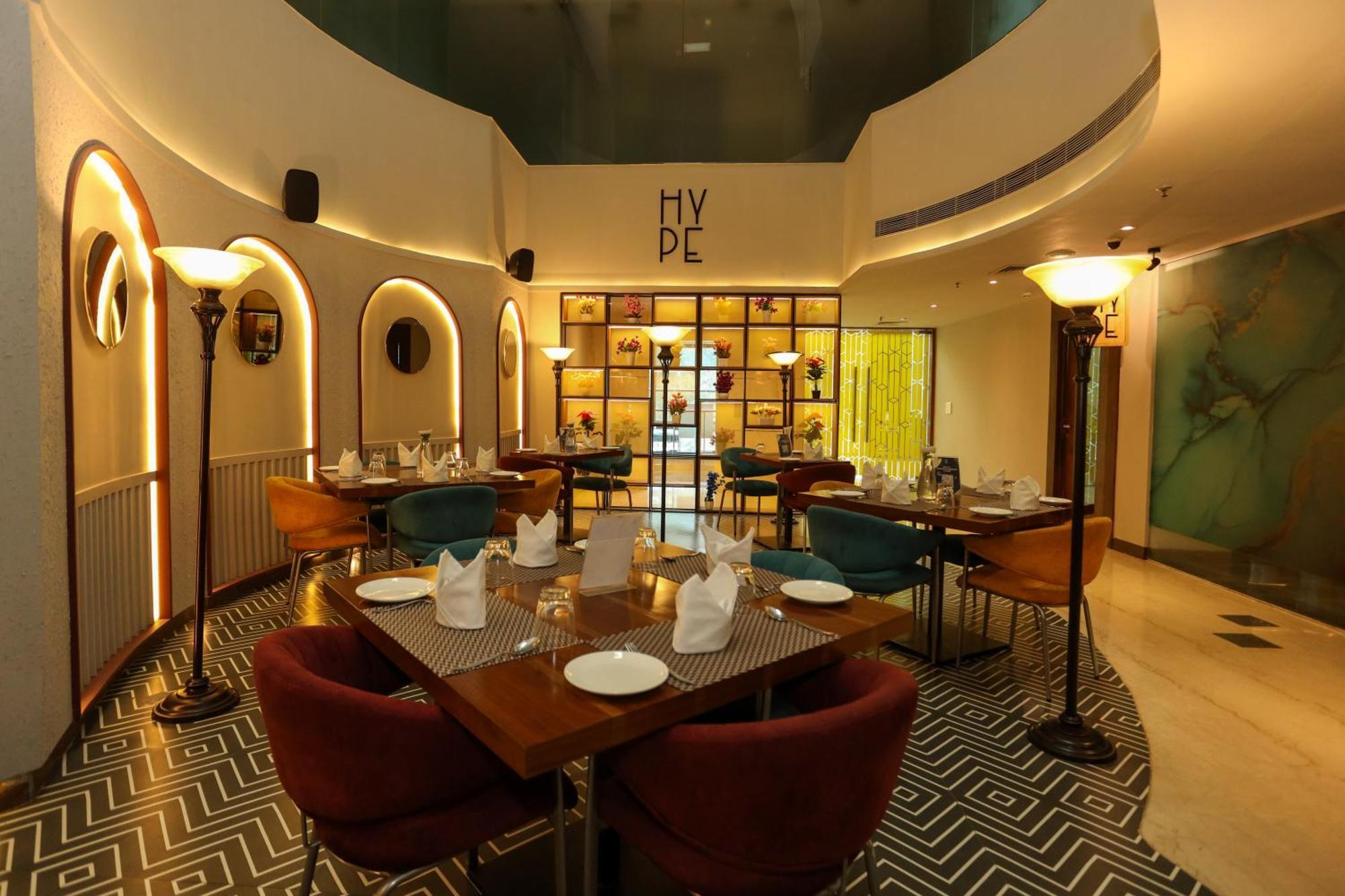 Hyphen Business Hotel Noida Exterior foto