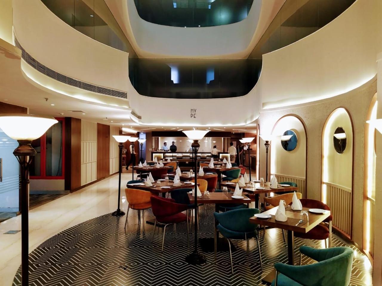 Hyphen Business Hotel Noida Exterior foto