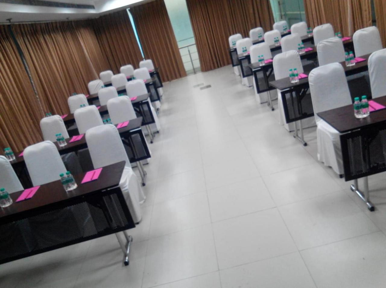 Hyphen Business Hotel Noida Exterior foto
