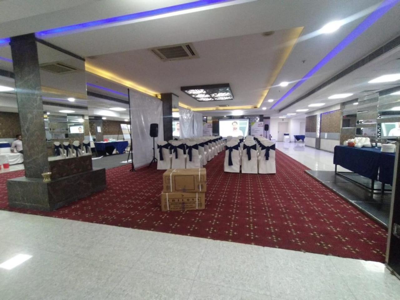 Hyphen Business Hotel Noida Exterior foto