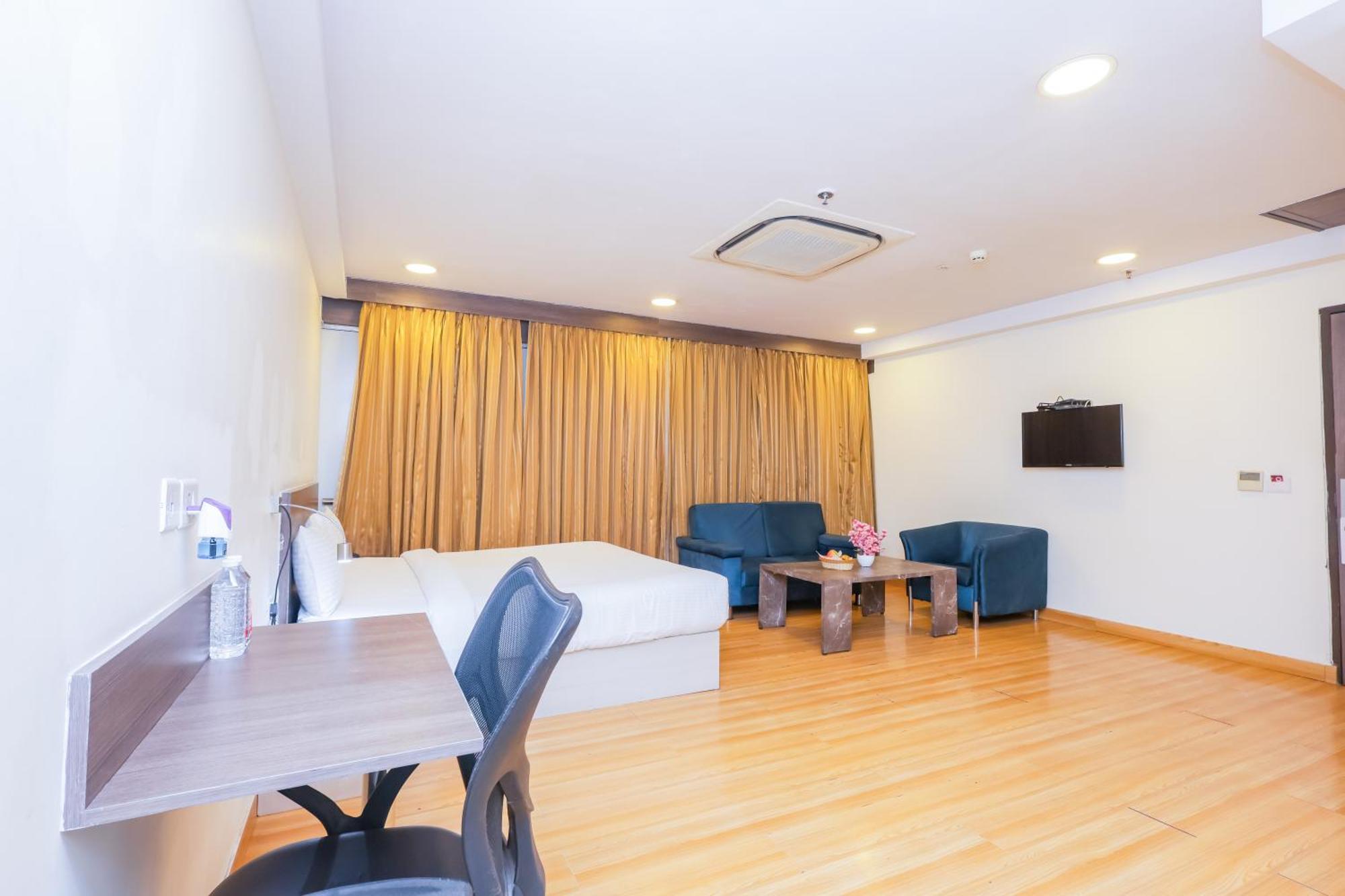 Hyphen Business Hotel Noida Exterior foto