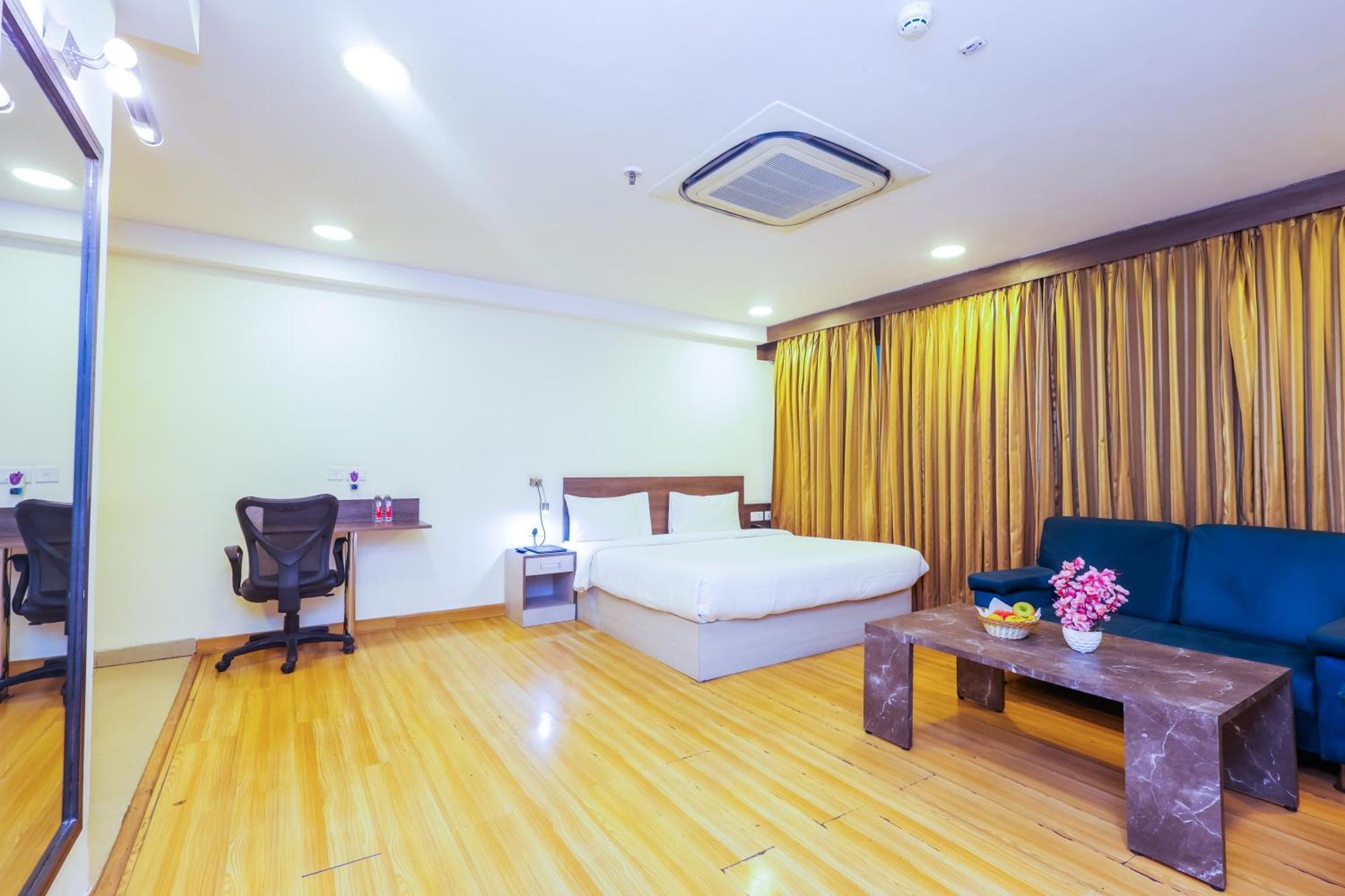 Hyphen Business Hotel Noida Exterior foto